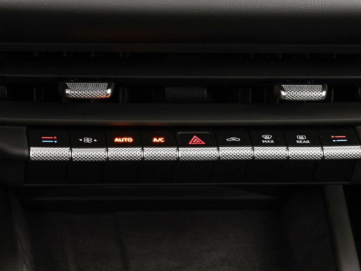 Volkswagen ID.3 Neo Volkswagen ID.3 Neo Style 61 kWh accu 190 PK elektr. aandrijving · Achteruitrijcamera · Draadloze telefoonlader · Zijruiten achter en achterruit getint ·