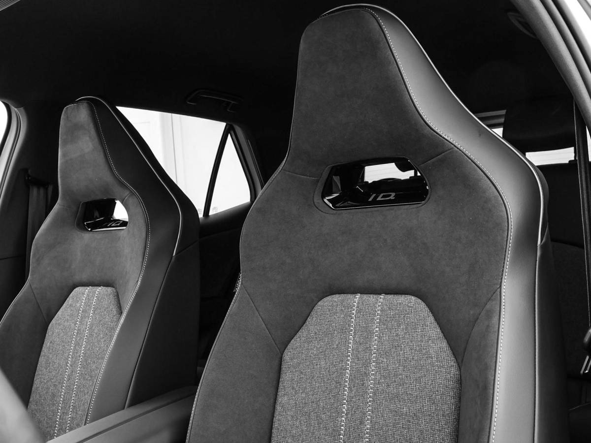 Volkswagen ID.3 Neo Volkswagen ID.3 Neo Style 61 kWh accu 190 PK elektr. aandrijving · Achteruitrijcamera · Draadloze telefoonlader · Zijruiten achter en achterruit getint ·