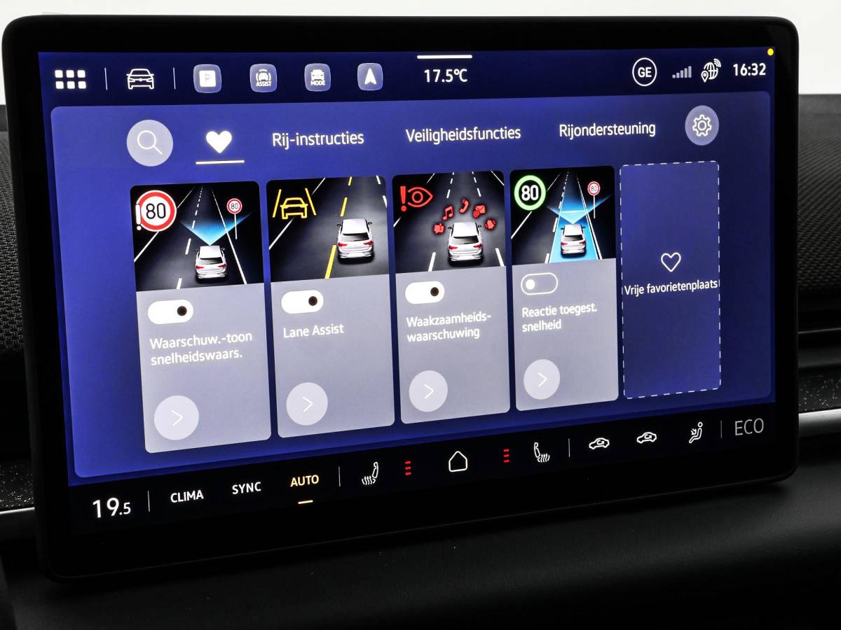 Volkswagen ID.3 Neo Volkswagen ID.3 Neo Style 61 kWh accu 190 PK elektr. aandrijving · Achteruitrijcamera · Draadloze telefoonlader · Zijruiten achter en achterruit getint ·