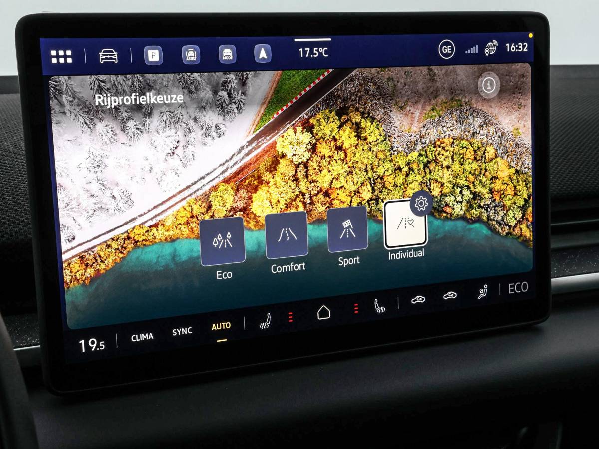 Volkswagen ID.3 Neo Volkswagen ID.3 Neo Style 61 kWh accu 190 PK elektr. aandrijving · Achteruitrijcamera · Draadloze telefoonlader · Zijruiten achter en achterruit getint ·