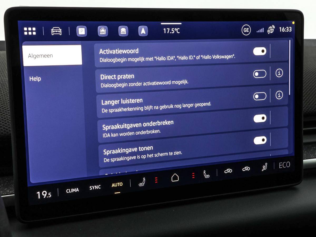 Volkswagen ID.3 Neo Volkswagen ID.3 Neo Style 61 kWh accu 190 PK elektr. aandrijving · Achteruitrijcamera · Draadloze telefoonlader · Zijruiten achter en achterruit getint ·