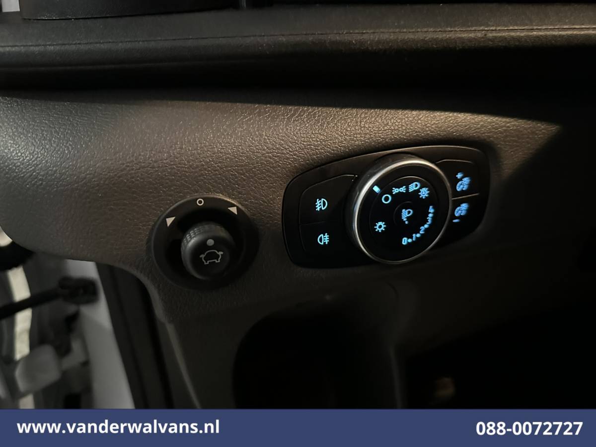Ford Transit Ford Transit 2.0 TDCI 130pk Bakwagen Laadklep Euro6 Airco | 940kg laadvermogen | Cruisecontrol | Verwarmde Voorruit Bijrijdersbank