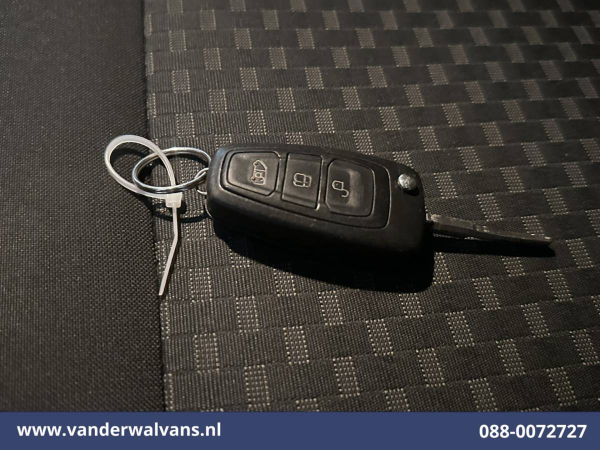 Ford Transit Ford Transit 2.0 TDCI 130pk Bakwagen Laadklep Euro6 Airco | 940kg laadvermogen | Cruisecontrol | Verwarmde Voorruit Bijrijdersbank