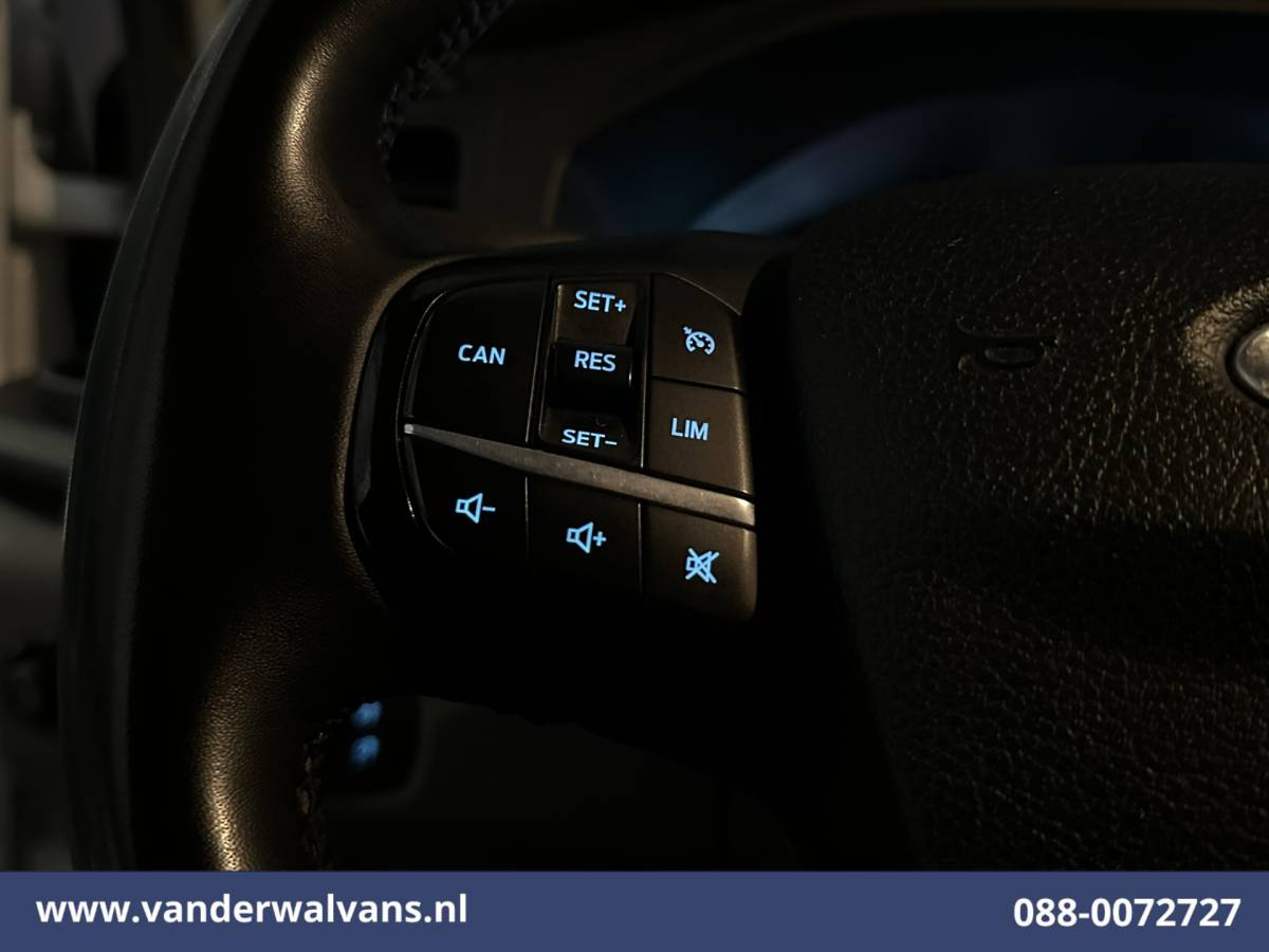 Ford Transit Ford Transit 2.0 TDCI 130pk Bakwagen Laadklep Euro6 Airco | 940kg laadvermogen | Cruisecontrol | Verwarmde Voorruit Bijrijdersbank