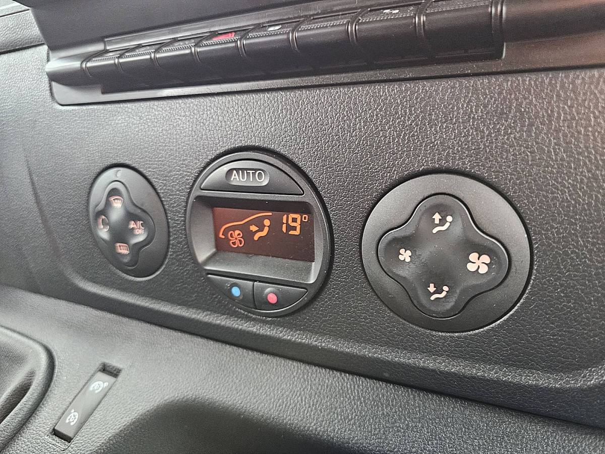 Renault Master RENAULT MASTER 2.3 l3h2 red 150pk ac!