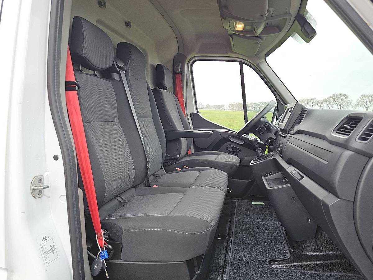 Renault Master RENAULT MASTER 2.3 l3h2 red 150pk ac!