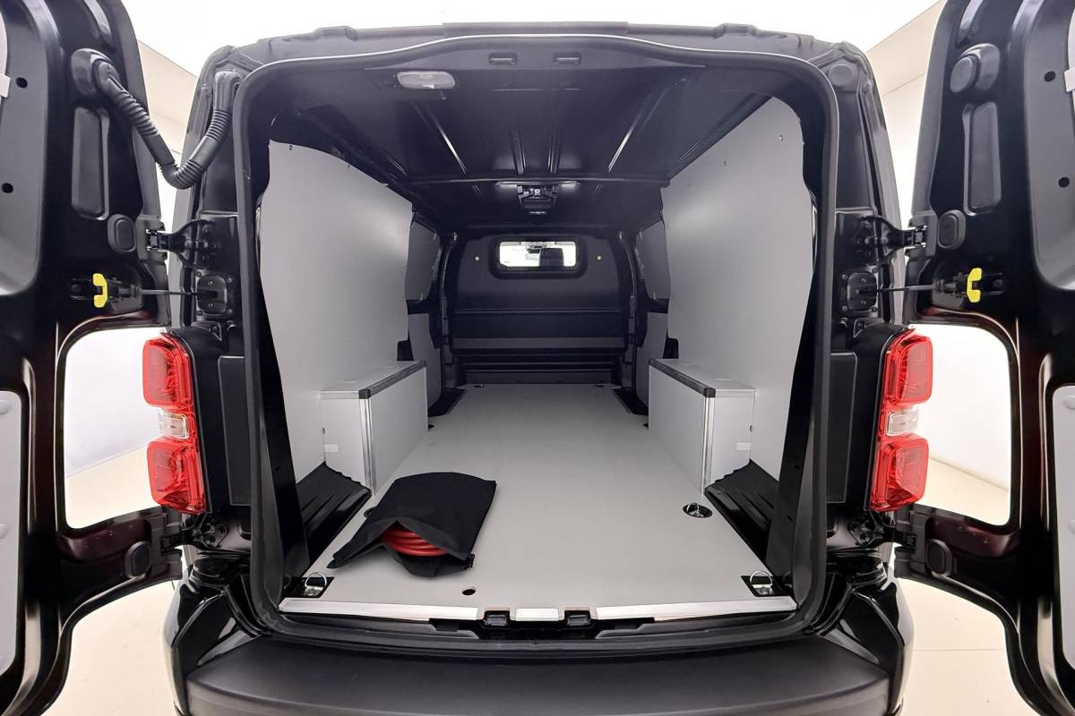 Peugeot e-Expert Peugeot e-Expert EV L3 75 kWh DEMO | STX Sport Pakket | Laadruimte Pakket | Full Led Koplampen | Winter Pakket | Comfort Pakket | Dynamic Navigation