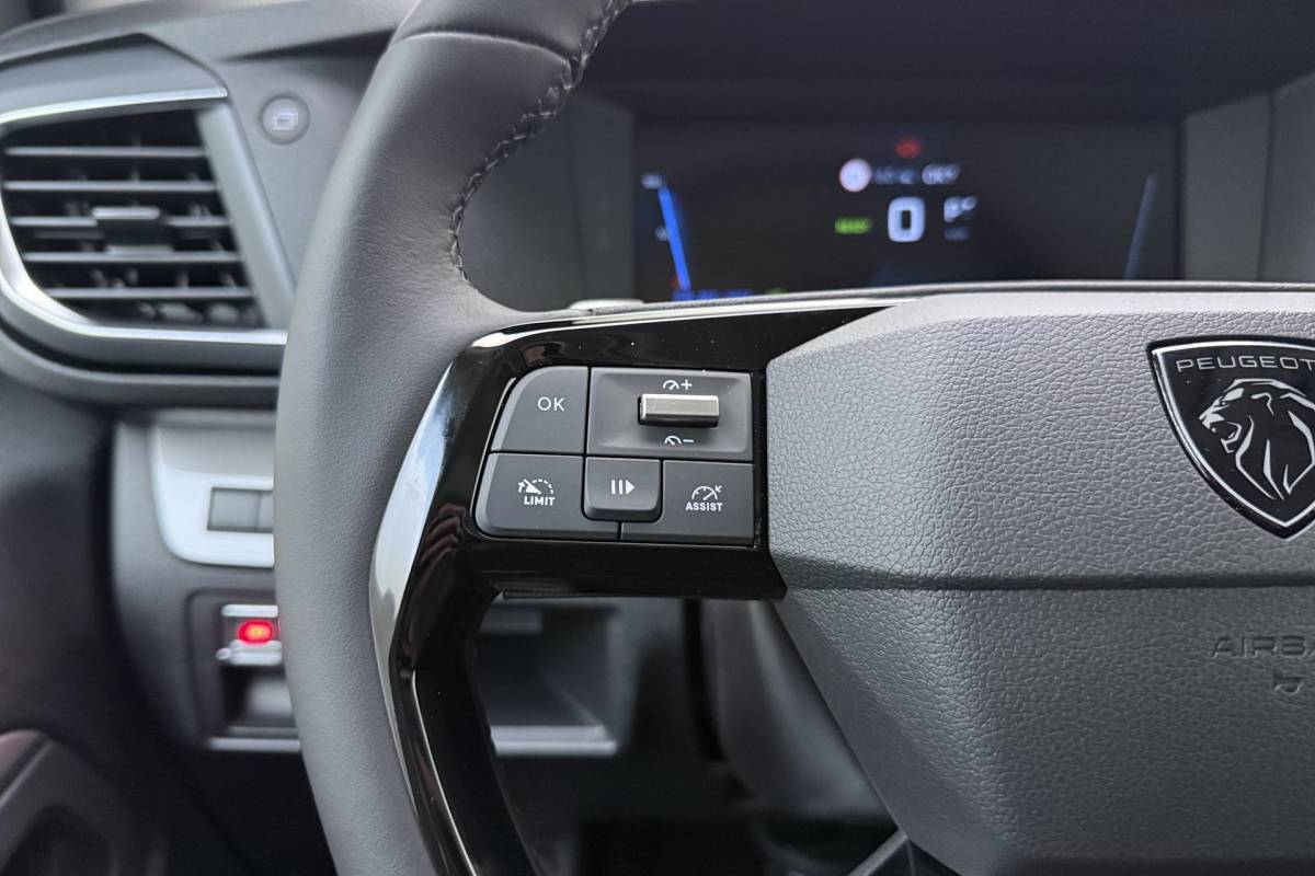 Peugeot e-Expert Peugeot e-Expert EV L3 75 kWh DEMO | STX Sport Pakket | Laadruimte Pakket | Full Led Koplampen | Winter Pakket | Comfort Pakket | Dynamic Navigation