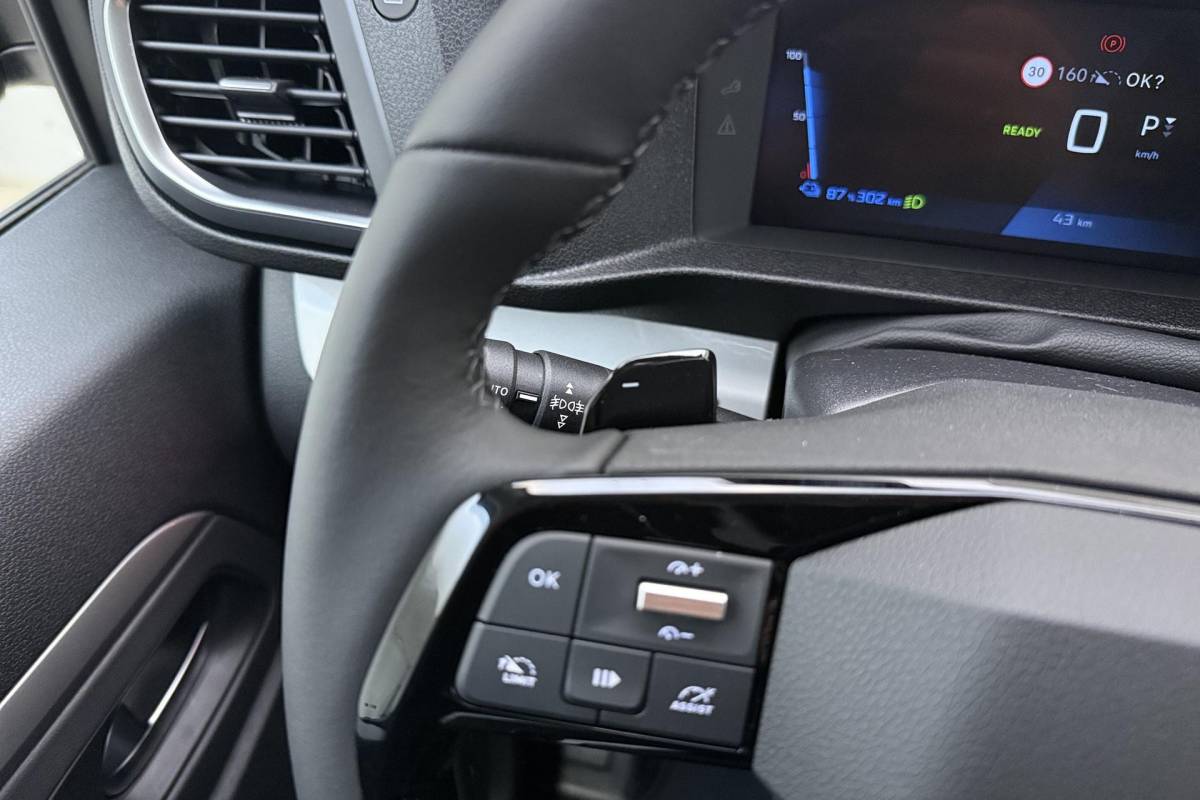 Peugeot e-Expert Peugeot e-Expert EV L3 75 kWh DEMO | STX Sport Pakket | Laadruimte Pakket | Full Led Koplampen | Winter Pakket | Comfort Pakket | Dynamic Navigation