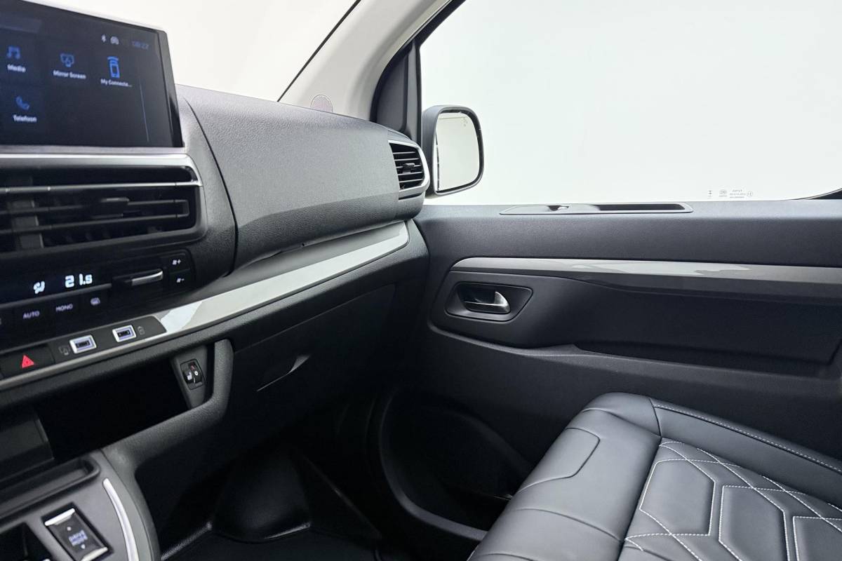 Peugeot e-Expert Peugeot e-Expert EV L3 75 kWh DEMO | STX Sport Pakket | Laadruimte Pakket | Full Led Koplampen | Winter Pakket | Comfort Pakket | Dynamic Navigation