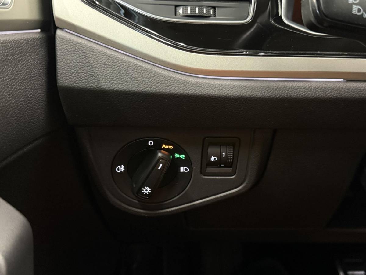 Volkswagen Polo Volkswagen Polo 1.0 TSI Life Business IQ.Light Matrix LED Virtual Cockpit Discover Media PDC VA Stoelverwarming