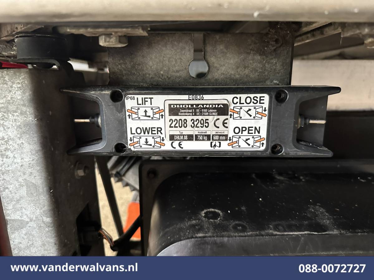 Ford Transit Ford Transit 2.0 TDCI 130pk Bakwagen Laadklep Euro6 Airco | 1040kg laadvermogen | Cruisecontrol | Verwarmde voorruit Bijrijdersbank