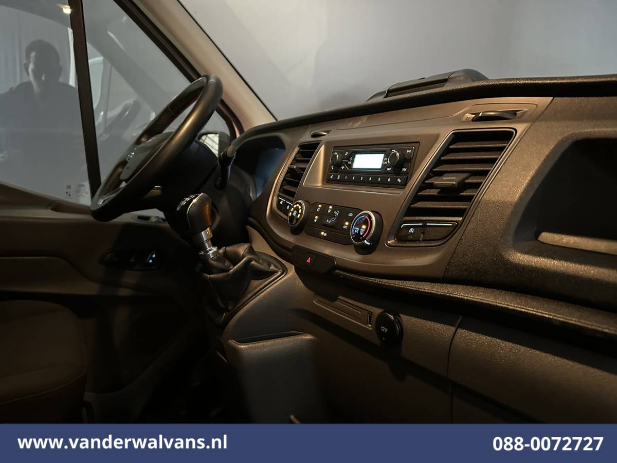 Ford Transit Ford Transit 2.0 TDCI 130pk Bakwagen Laadklep Euro6 Airco | 1040kg laadvermogen | Cruisecontrol | Verwarmde voorruit Bijrijdersbank