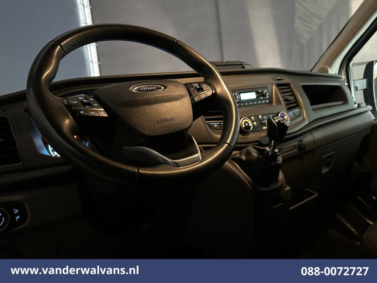 Ford Transit Ford Transit 2.0 TDCI 130pk Bakwagen Laadklep Euro6 Airco | 1040kg laadvermogen | Cruisecontrol | Verwarmde voorruit Bijrijdersbank