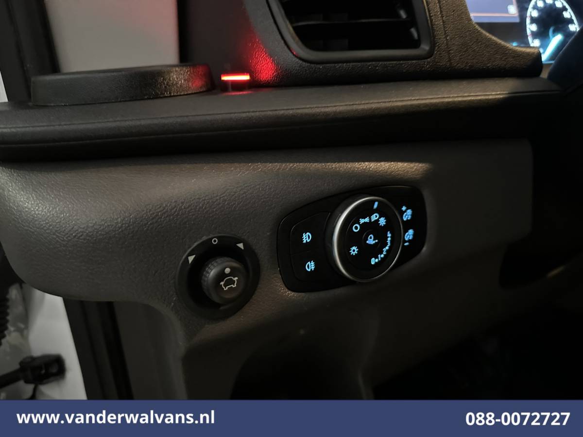 Ford Transit Ford Transit 2.0 TDCI 130pk Bakwagen Laadklep Euro6 Airco | 1040kg laadvermogen | Cruisecontrol | Verwarmde voorruit Bijrijdersbank