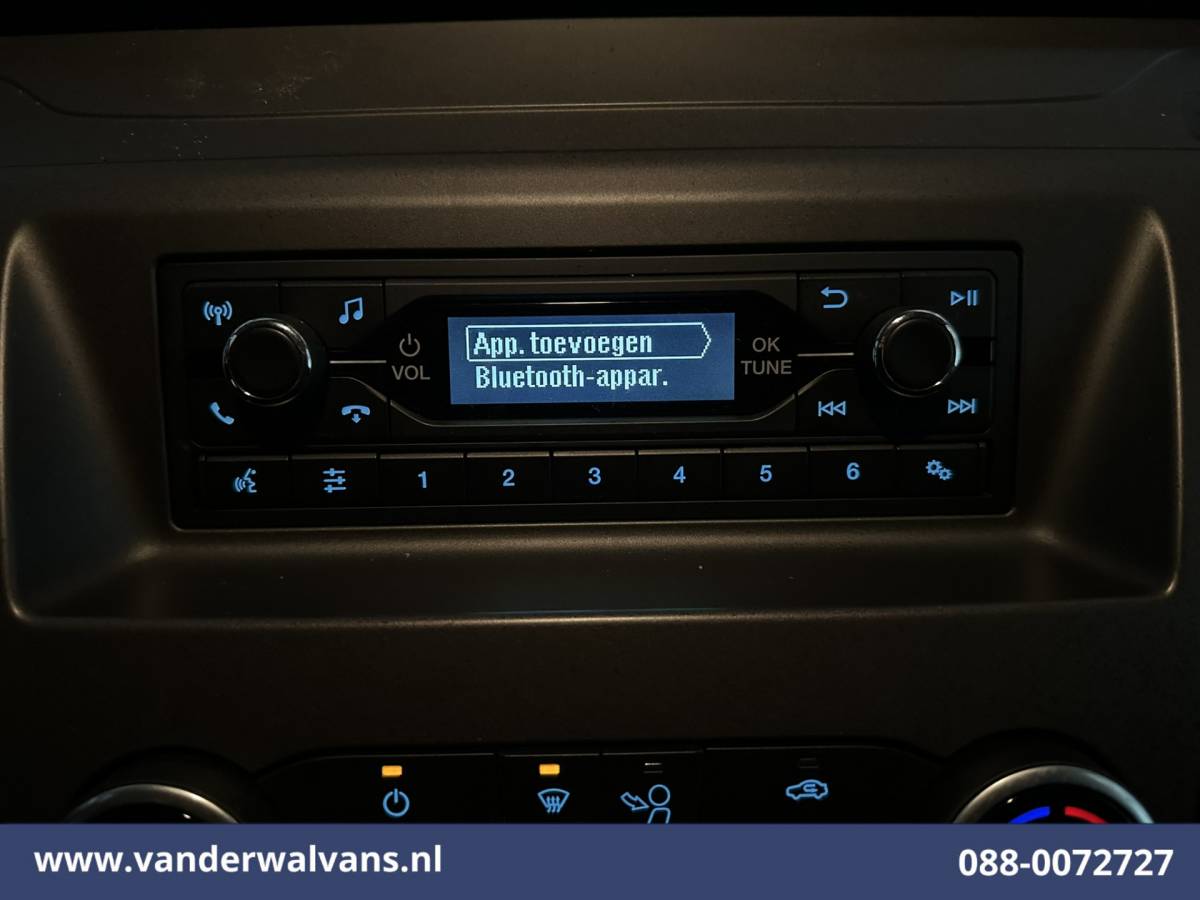 Ford Transit Ford Transit 2.0 TDCI 130pk Bakwagen Laadklep Euro6 Airco | 1040kg laadvermogen | Cruisecontrol | Verwarmde voorruit Bijrijdersbank