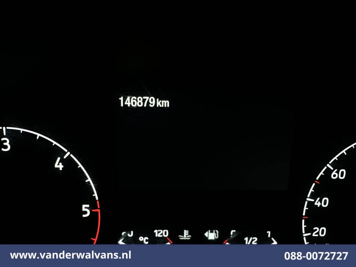 Ford Transit Ford Transit 2.0 TDCI 130pk Bakwagen Laadklep Euro6 Airco | 1040kg laadvermogen | Cruisecontrol | Verwarmde voorruit Bijrijdersbank