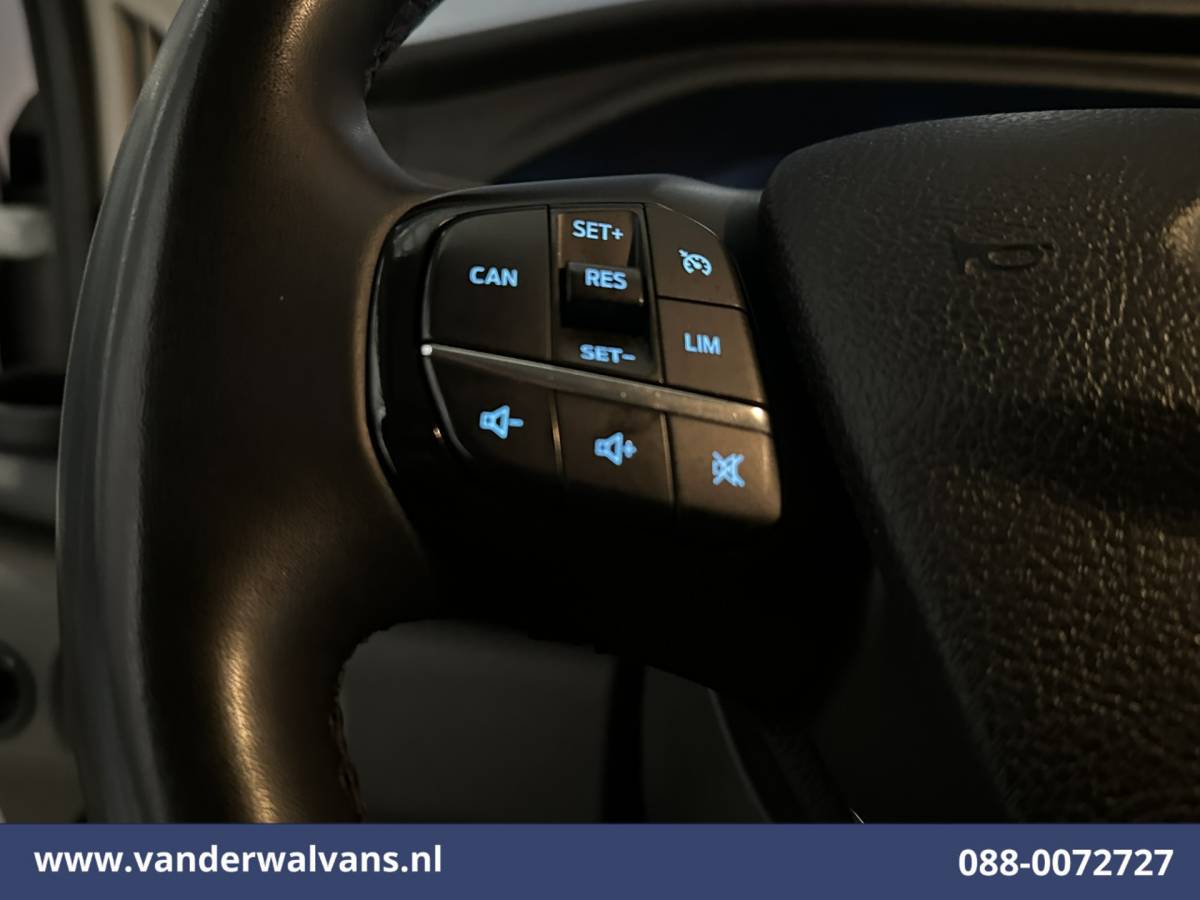 Ford Transit Ford Transit 2.0 TDCI 130pk Bakwagen Laadklep Euro6 Airco | 1040kg laadvermogen | Cruisecontrol | Verwarmde voorruit Bijrijdersbank