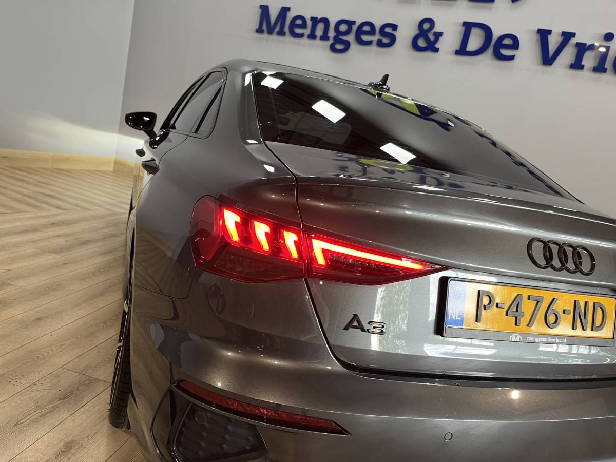 Audi A3 Audi A3 Limousine 35 TFSI S edition Airco ECC | Virtual | Stoelverwarming | Trekhaak | Sfeer | Adaptive Cruise | NAP