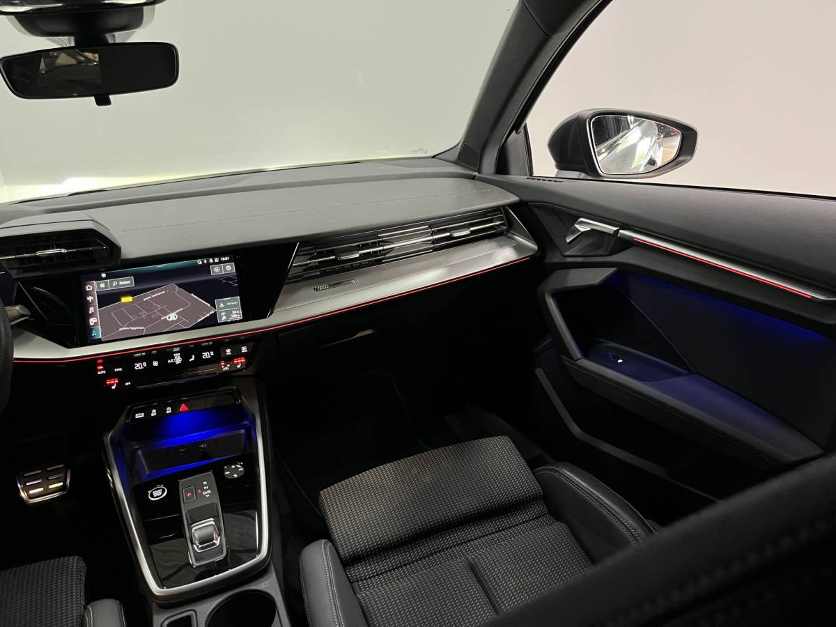 Audi A3 Audi A3 Limousine 35 TFSI S edition Airco ECC | Virtual | Stoelverwarming | Trekhaak | Sfeer | Adaptive Cruise | NAP