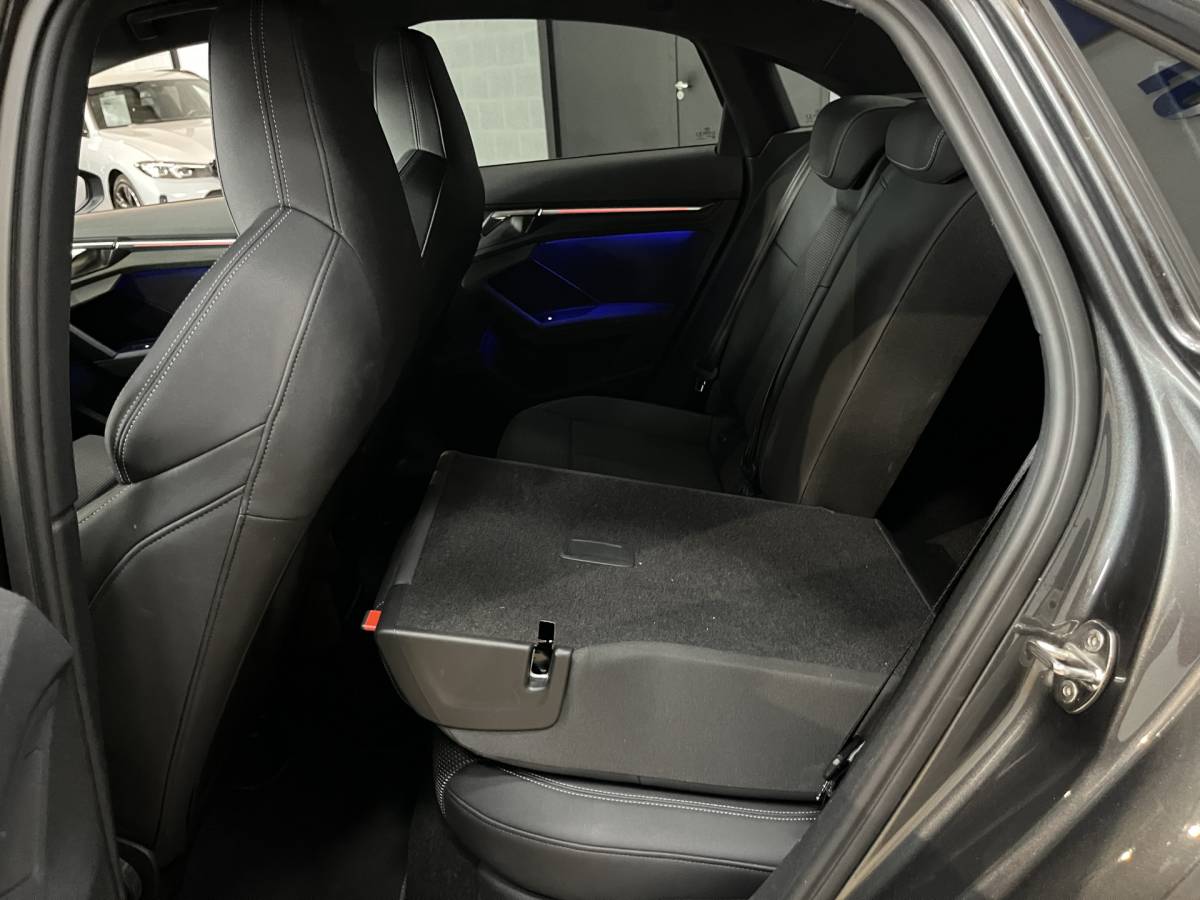 Audi A3 Audi A3 Limousine 35 TFSI S edition Airco ECC | Virtual | Stoelverwarming | Trekhaak | Sfeer | Adaptive Cruise | NAP