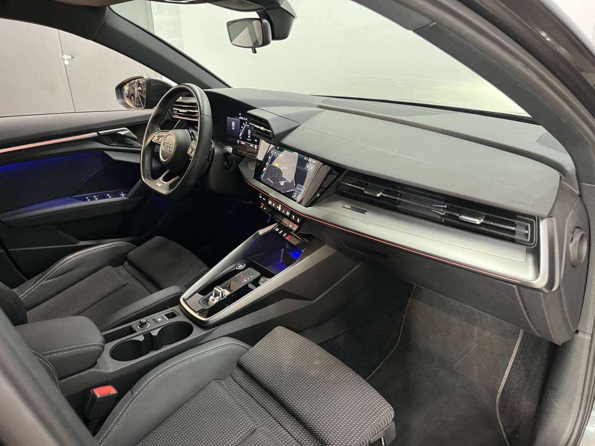 Audi A3 Audi A3 Limousine 35 TFSI S edition Airco ECC | Virtual | Stoelverwarming | Trekhaak | Sfeer | Adaptive Cruise | NAP