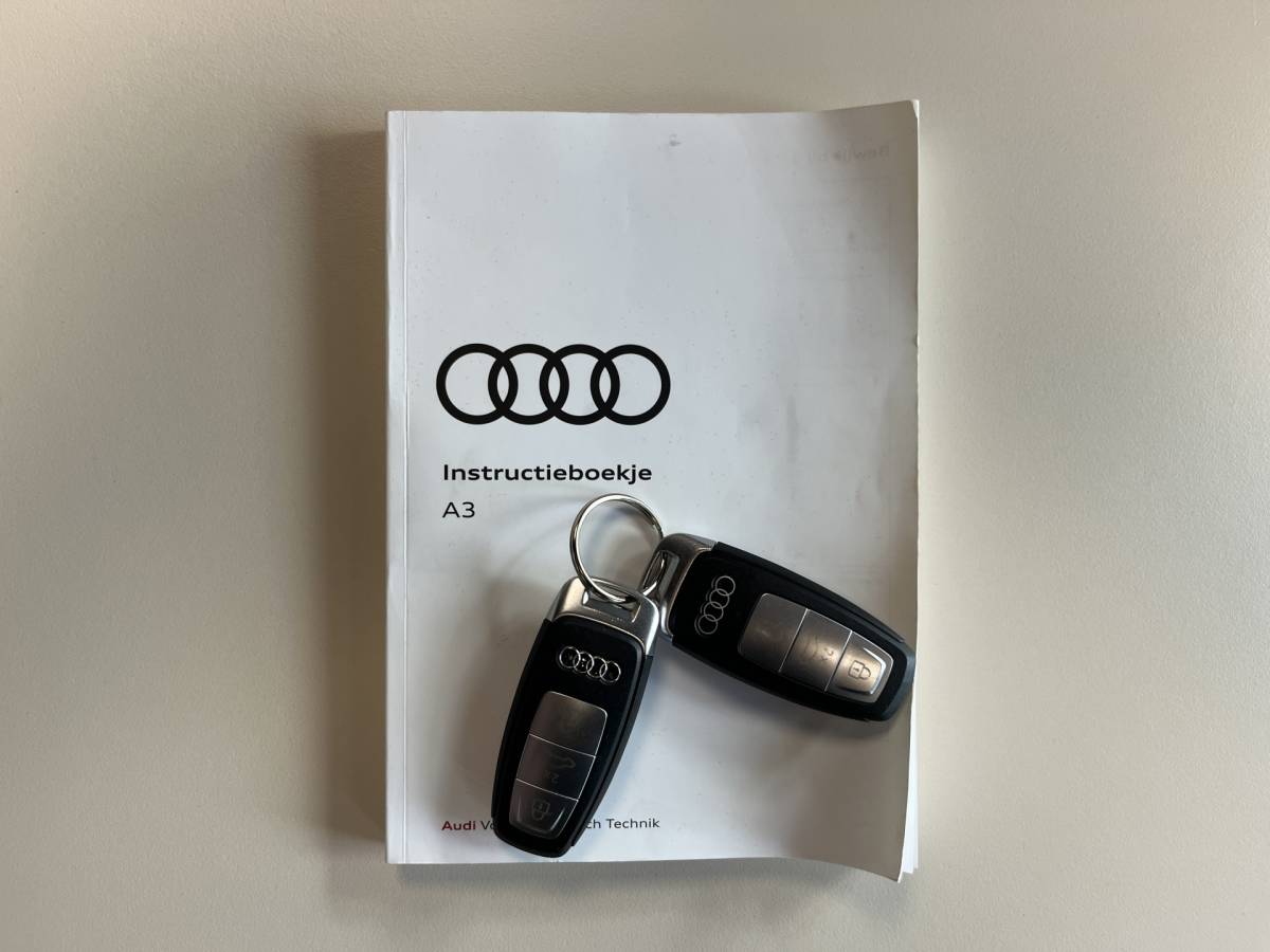 Audi A3 Audi A3 Limousine 35 TFSI S edition Airco ECC | Virtual | Stoelverwarming | Trekhaak | Sfeer | Adaptive Cruise | NAP