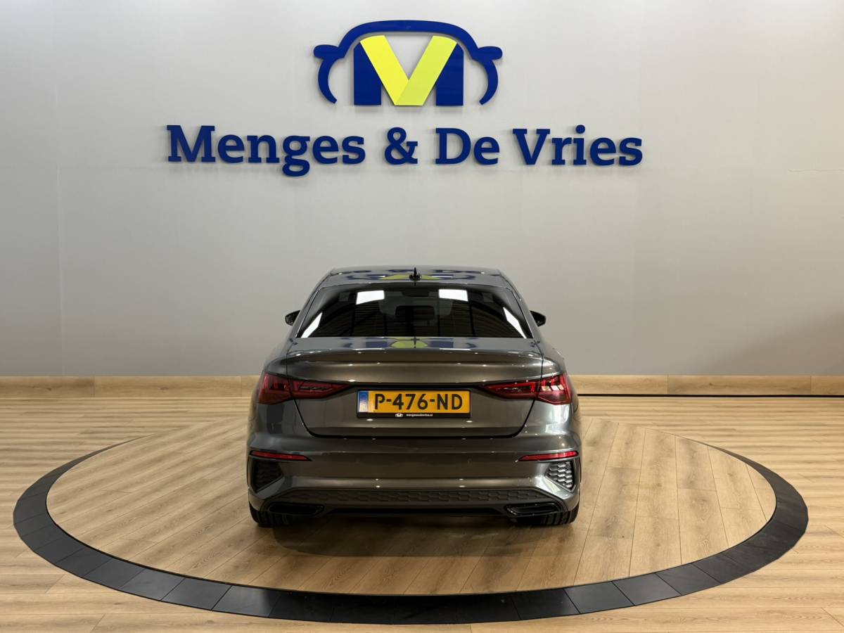 Audi A3 Audi A3 Limousine 35 TFSI S edition Airco ECC | Virtual | Stoelverwarming | Trekhaak | Sfeer | Adaptive Cruise | NAP