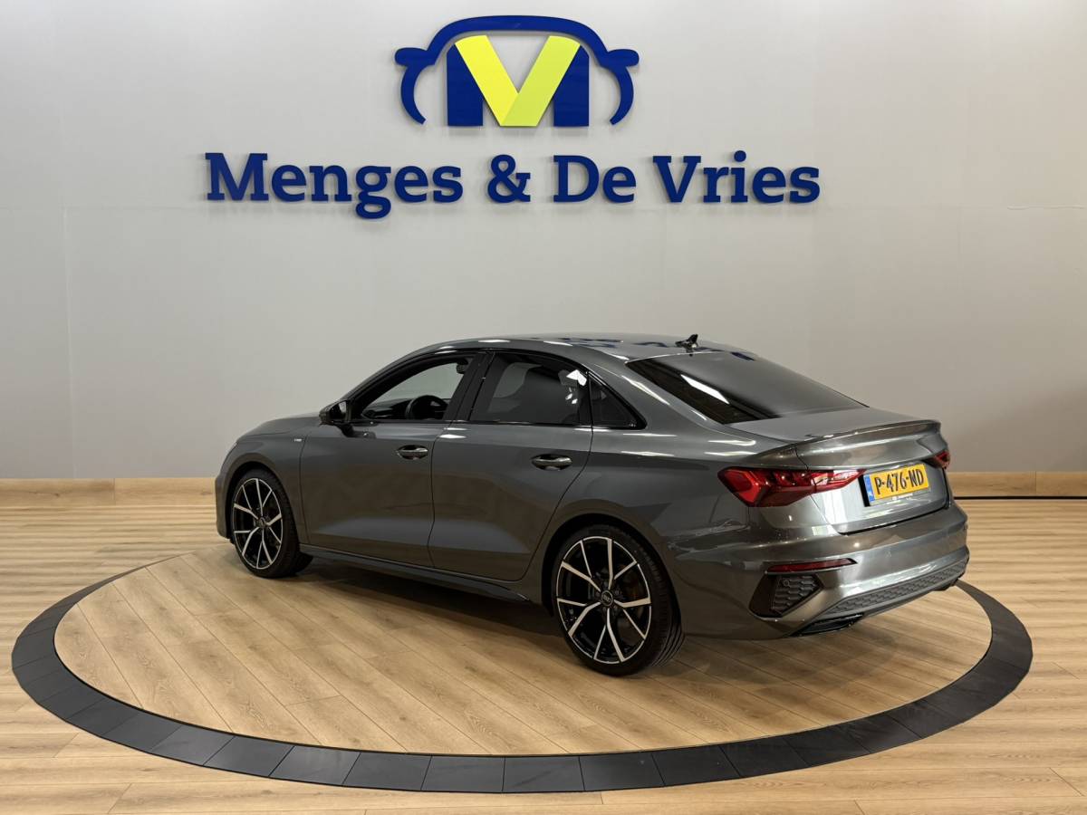 Audi A3 Audi A3 Limousine 35 TFSI S edition Airco ECC | Virtual | Stoelverwarming | Trekhaak | Sfeer | Adaptive Cruise | NAP