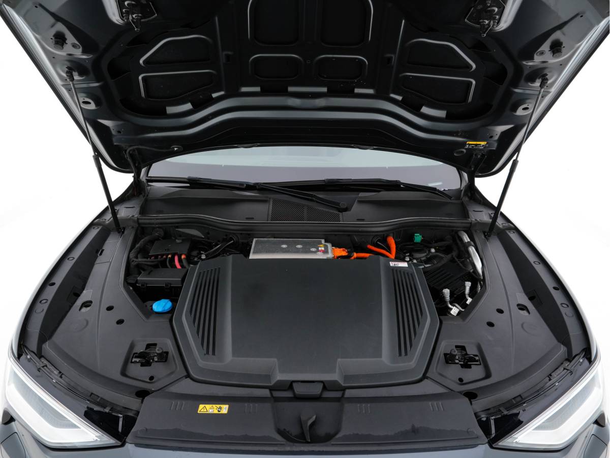 Audi e-tron Audi e-tron 50 Quattro Advanced [ 3-Fase-11kW ] [ SOH-100% ] (INCL-BTW) *HEATPUMP | PANO | LEATHER | DIGI-COCKPIT | FULL-LED | MEMORY-PACK |  KEYLESS | NAVI-FULLMAP | TOWBAR | SHIFTPADDLES | COMFORTSEATS | 20″ALU*