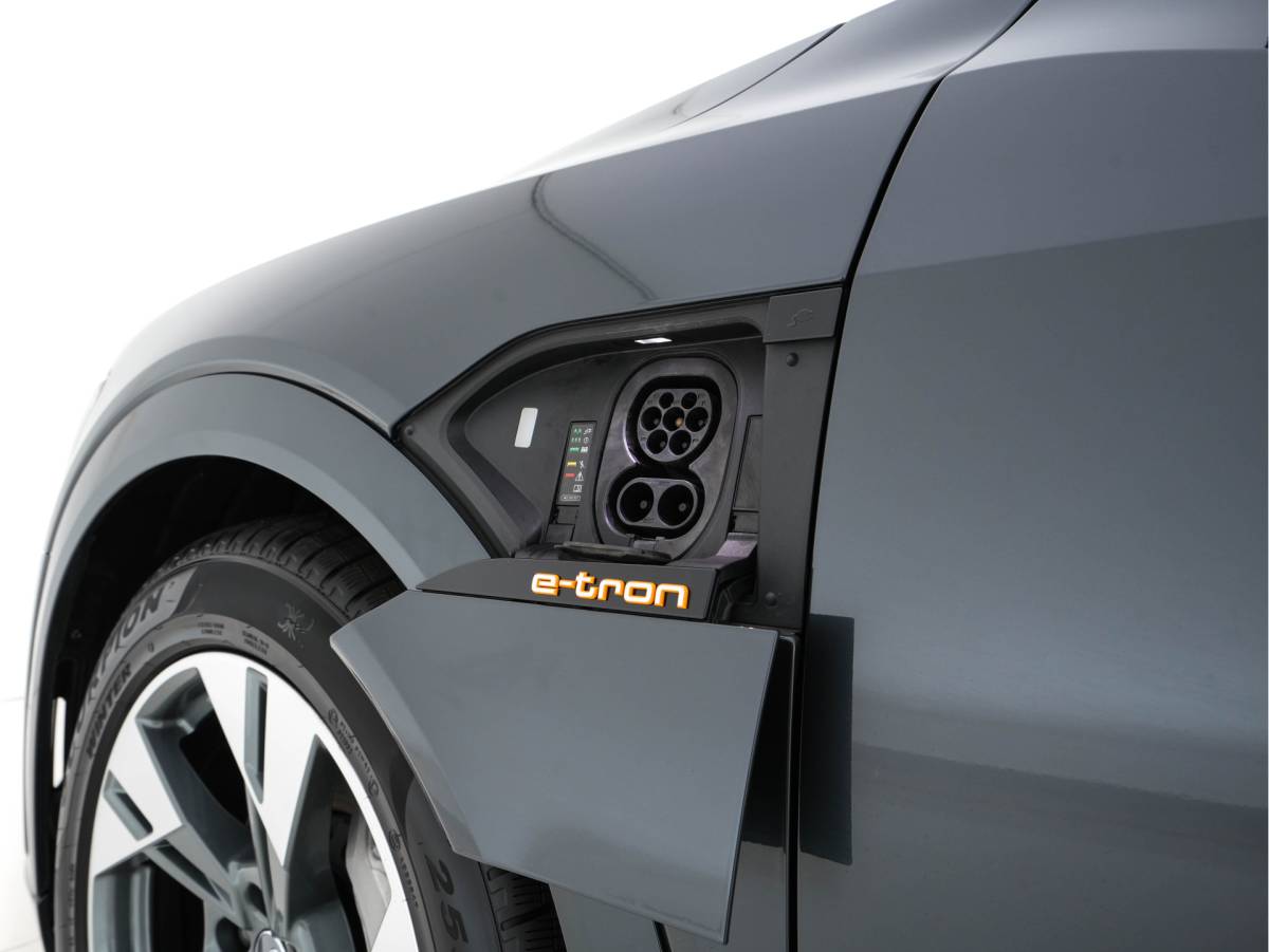 Audi e-tron Audi e-tron 50 Quattro Advanced [ 3-Fase-11kW ] [ SOH-100% ] (INCL-BTW) *HEATPUMP | PANO | LEATHER | DIGI-COCKPIT | FULL-LED | MEMORY-PACK |  KEYLESS | NAVI-FULLMAP | TOWBAR | SHIFTPADDLES | COMFORTSEATS | 20″ALU*