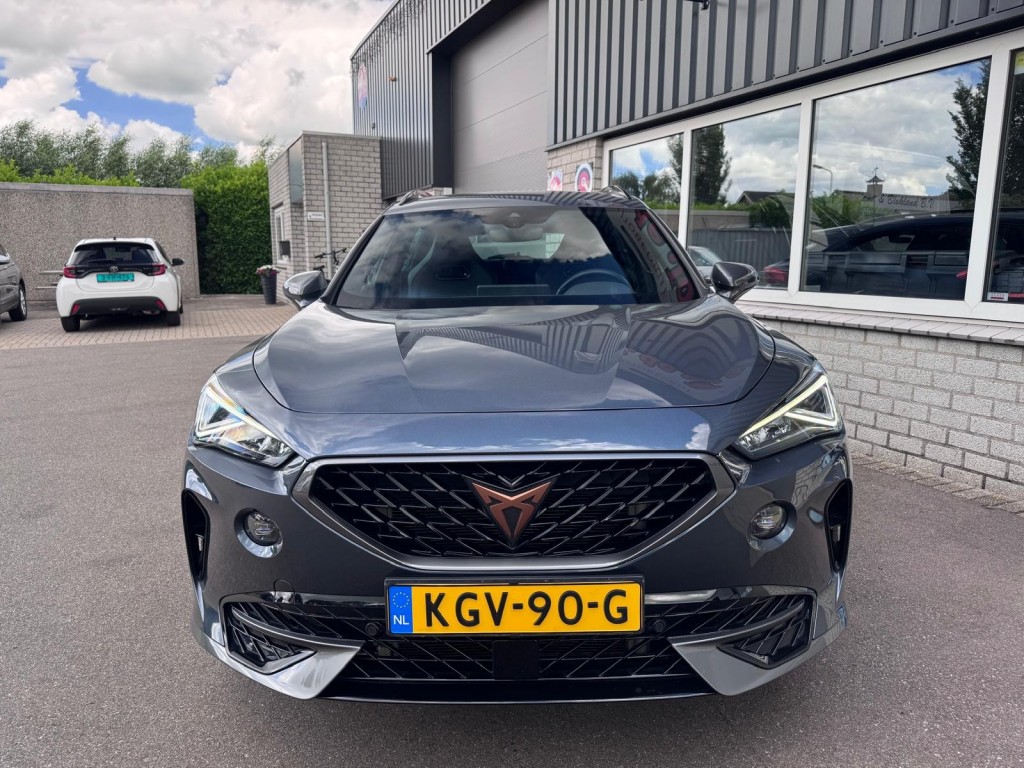 CUPRA Formentor Cupra Formentor 1.4 e-Hybrid VZ 245PK Copper edition VZ stuurwiel Trekhaak Camera Blindspot Carplay etc!