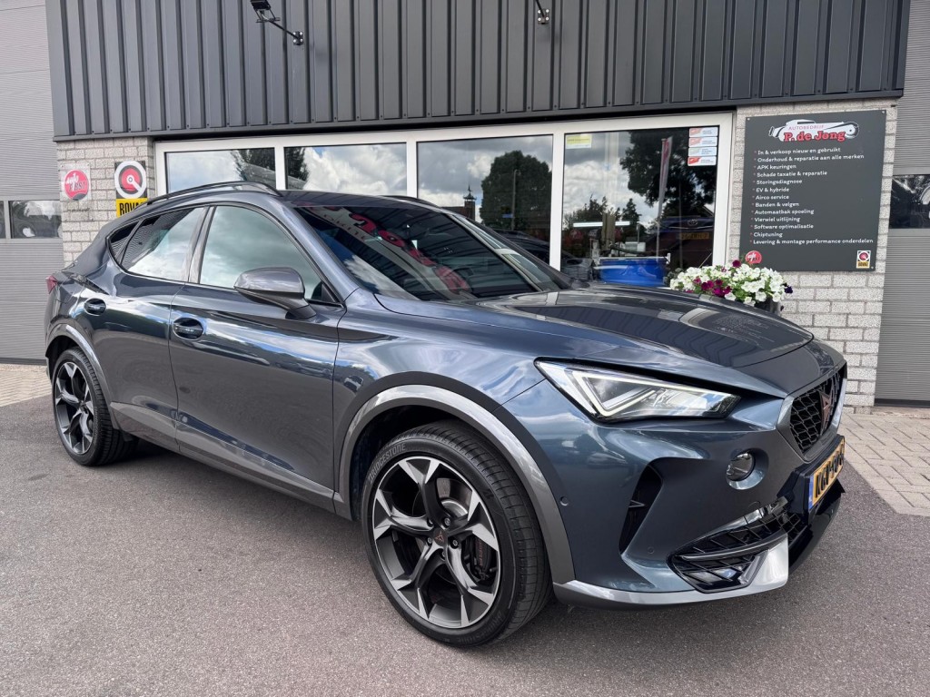 CUPRA Formentor Cupra Formentor 1.4 e-Hybrid VZ 245PK Copper edition VZ stuurwiel Trekhaak Camera Blindspot Carplay etc!