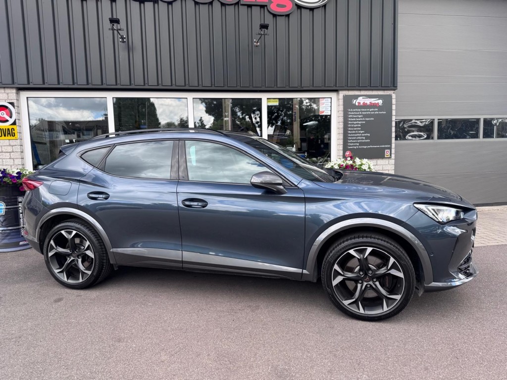 CUPRA Formentor Cupra Formentor 1.4 e-Hybrid VZ 245PK Copper edition VZ stuurwiel Trekhaak Camera Blindspot Carplay etc!