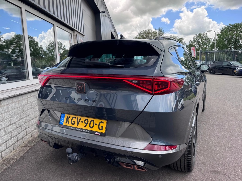 CUPRA Formentor Cupra Formentor 1.4 e-Hybrid VZ 245PK Copper edition VZ stuurwiel Trekhaak Camera Blindspot Carplay etc!
