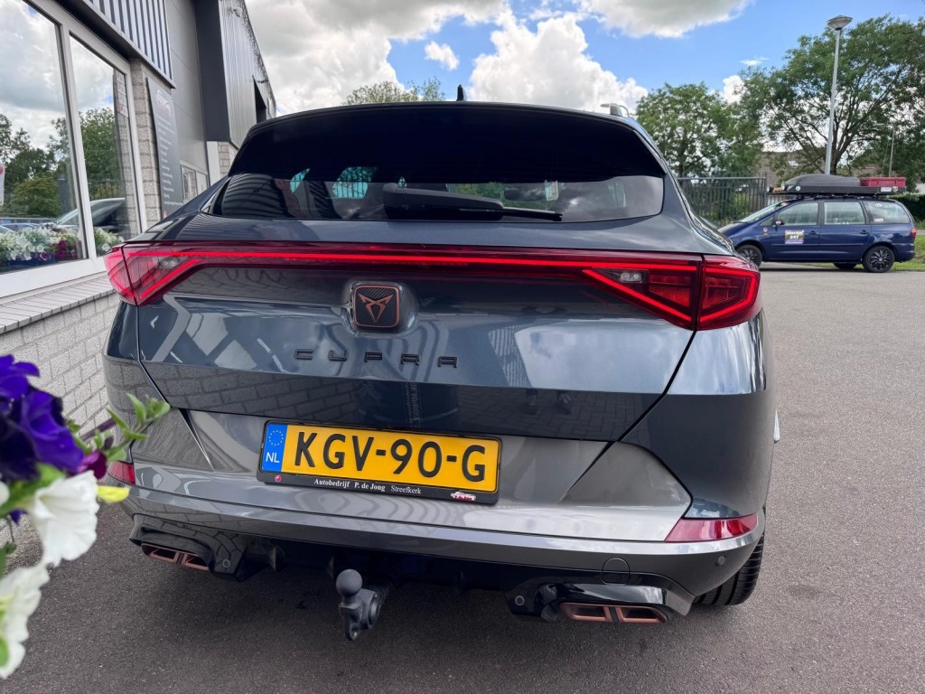 CUPRA Formentor Cupra Formentor 1.4 e-Hybrid VZ 245PK Copper edition VZ stuurwiel Trekhaak Camera Blindspot Carplay etc!