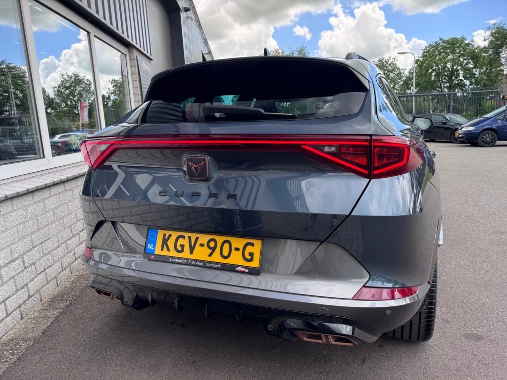 CUPRA Formentor Cupra Formentor 1.4 e-Hybrid VZ 245PK Copper edition VZ stuurwiel Trekhaak Camera Blindspot Carplay etc!
