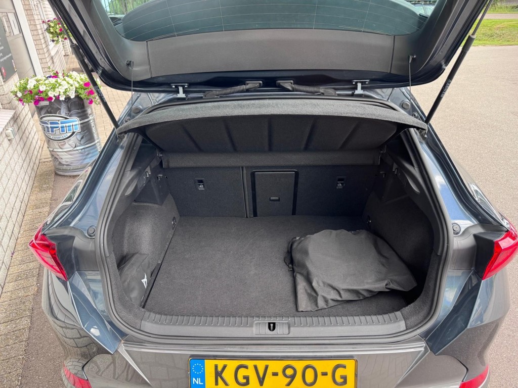 CUPRA Formentor Cupra Formentor 1.4 e-Hybrid VZ 245PK Copper edition VZ stuurwiel Trekhaak Camera Blindspot Carplay etc!