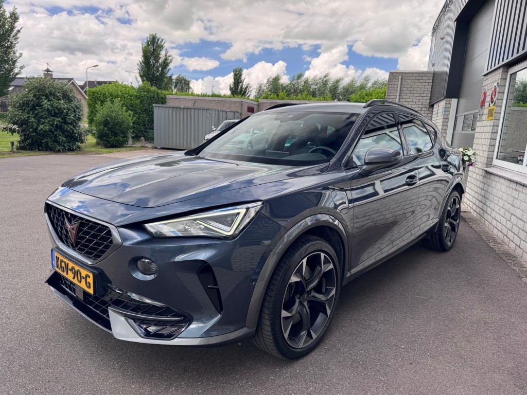 CUPRA Formentor Cupra Formentor 1.4 e-Hybrid VZ 245PK Copper edition VZ stuurwiel Trekhaak Camera Blindspot Carplay etc!