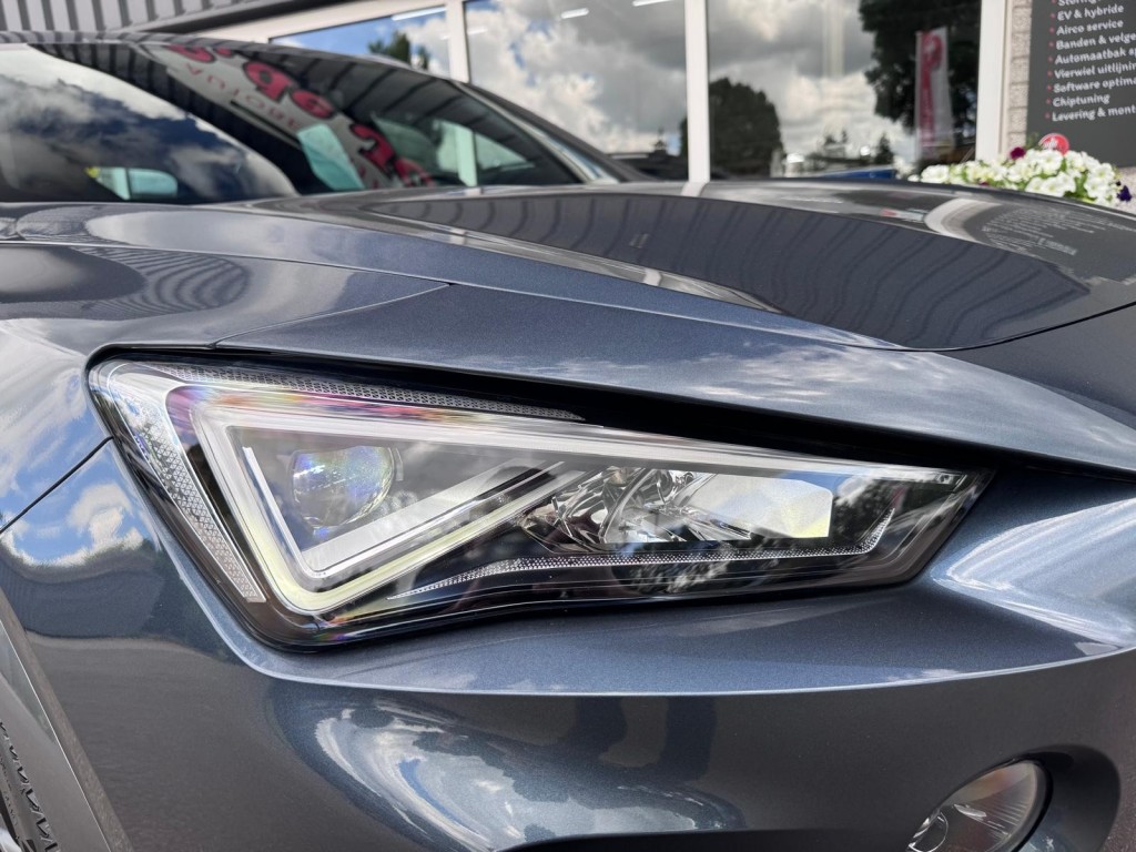 CUPRA Formentor Cupra Formentor 1.4 e-Hybrid VZ 245PK Copper edition VZ stuurwiel Trekhaak Camera Blindspot Carplay etc!