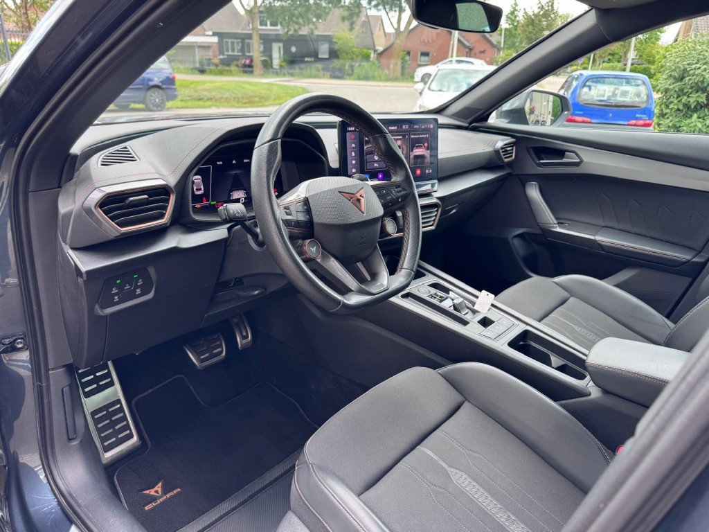 CUPRA Formentor Cupra Formentor 1.4 e-Hybrid VZ 245PK Copper edition VZ stuurwiel Trekhaak Camera Blindspot Carplay etc!