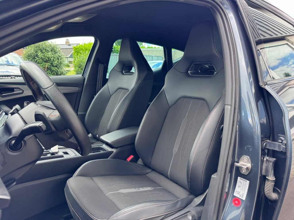 CUPRA Formentor Cupra Formentor 1.4 e-Hybrid VZ 245PK Copper edition VZ stuurwiel Trekhaak Camera Blindspot Carplay etc!