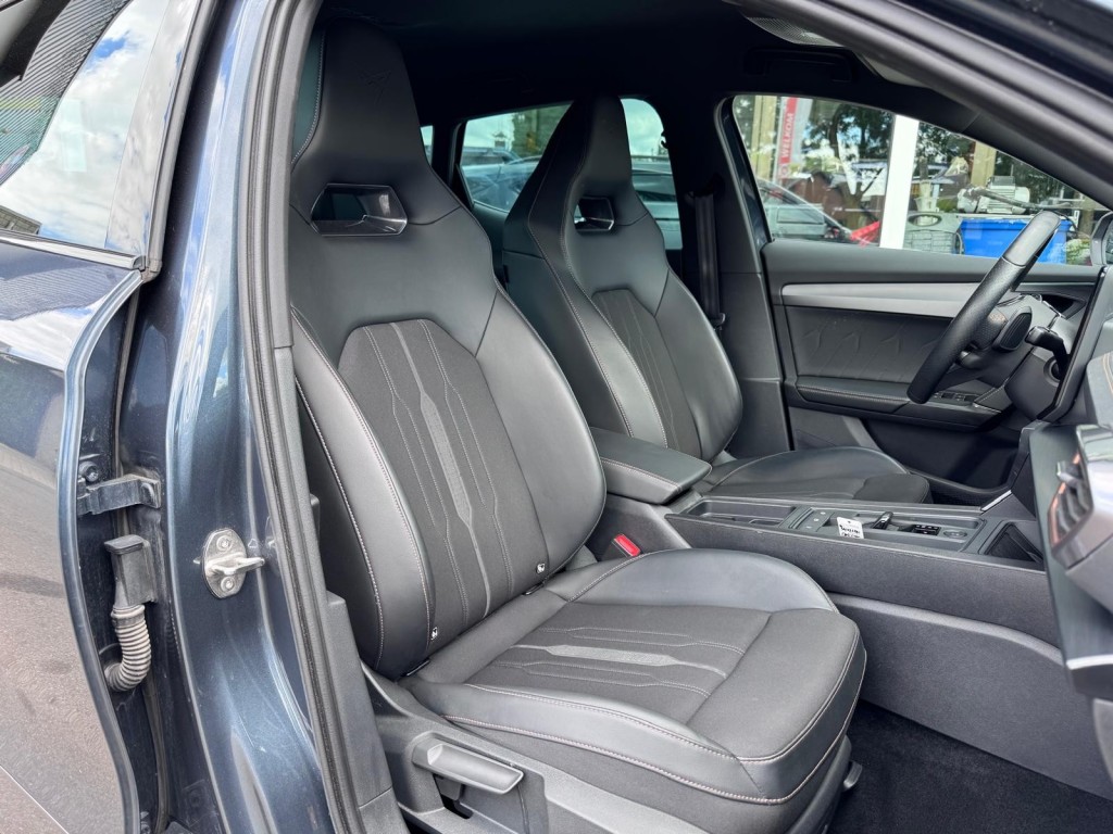 CUPRA Formentor Cupra Formentor 1.4 e-Hybrid VZ 245PK Copper edition VZ stuurwiel Trekhaak Camera Blindspot Carplay etc!