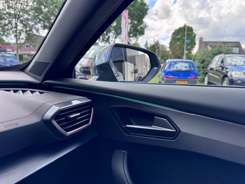 CUPRA Formentor Cupra Formentor 1.4 e-Hybrid VZ 245PK Copper edition VZ stuurwiel Trekhaak Camera Blindspot Carplay etc!