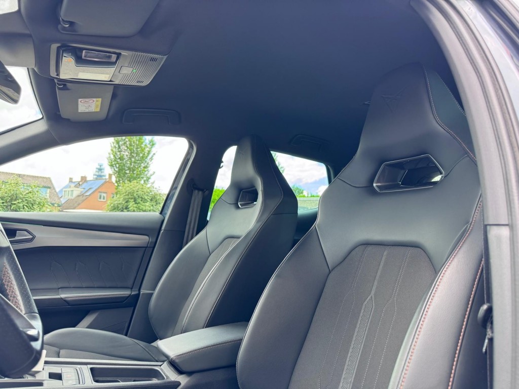 CUPRA Formentor Cupra Formentor 1.4 e-Hybrid VZ 245PK Copper edition VZ stuurwiel Trekhaak Camera Blindspot Carplay etc!