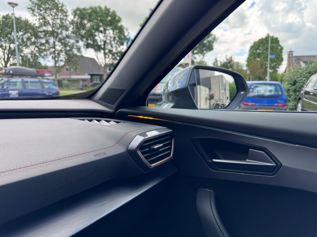 CUPRA Formentor Cupra Formentor 1.4 e-Hybrid VZ 245PK Copper edition VZ stuurwiel Trekhaak Camera Blindspot Carplay etc!