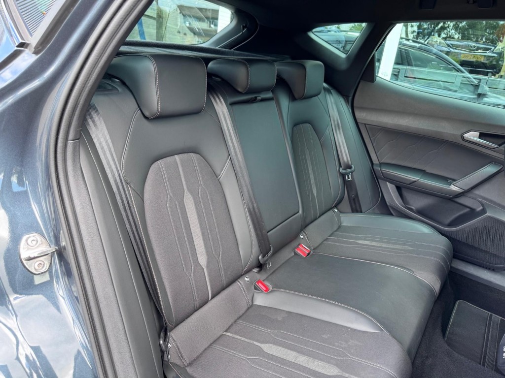 CUPRA Formentor Cupra Formentor 1.4 e-Hybrid VZ 245PK Copper edition VZ stuurwiel Trekhaak Camera Blindspot Carplay etc!
