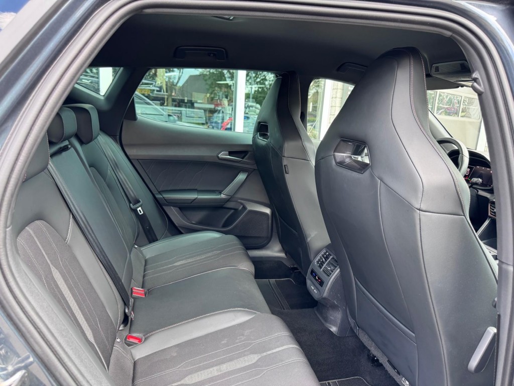 CUPRA Formentor Cupra Formentor 1.4 e-Hybrid VZ 245PK Copper edition VZ stuurwiel Trekhaak Camera Blindspot Carplay etc!