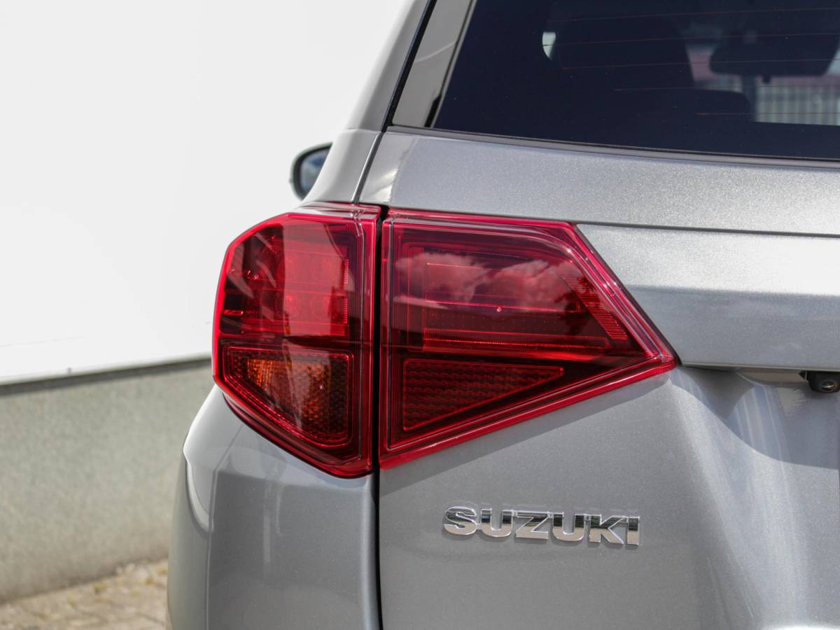 Suzuki Vitara Suzuki Vitara 1.5 Hybrid Style Automaat | Navi | Adap. Cruise | Schuifdak | Camera | Lm-Velgen