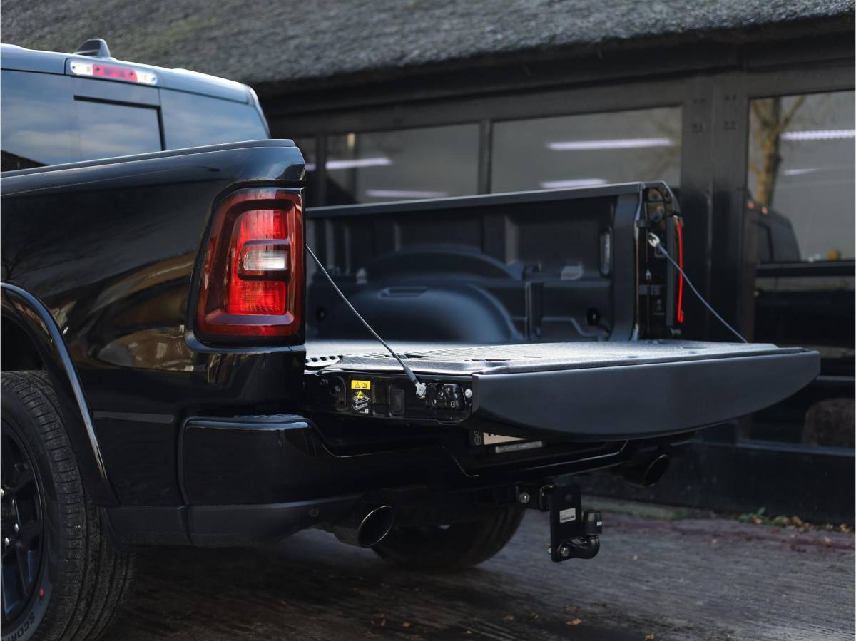 Dodge Ram 1500 Dodge Ram 1500 2025 3.0L HURRICANE LARAMIE Night | BPM VRIJ | Panoramadak